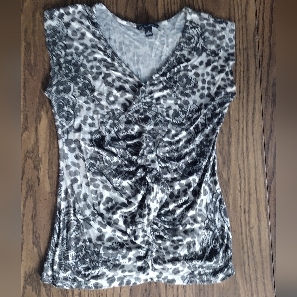 Stylish Brown and Gray Ruffled Top - Picture 7 of 11